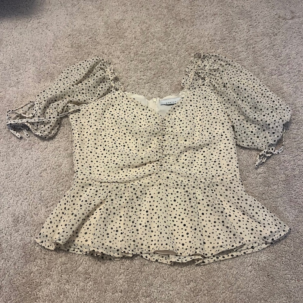 Adelyn Rae Women's White Black Polka Dots Ruffle‎ Top Blouse Babydoll Size Large